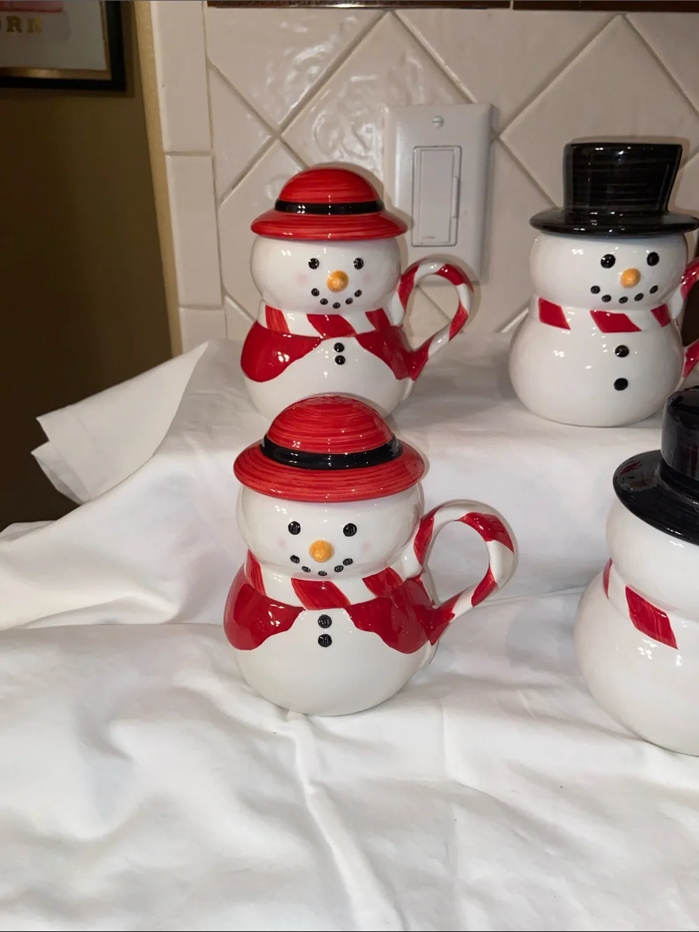 RARE Like new Williams Sonoma Holiday Snowman Snowmaid Mugs Set